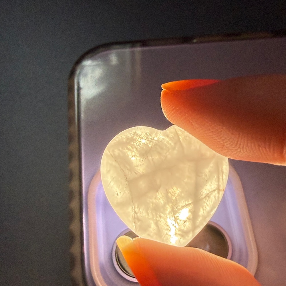 Mini Heart Quartz - Picture 2 of 3
